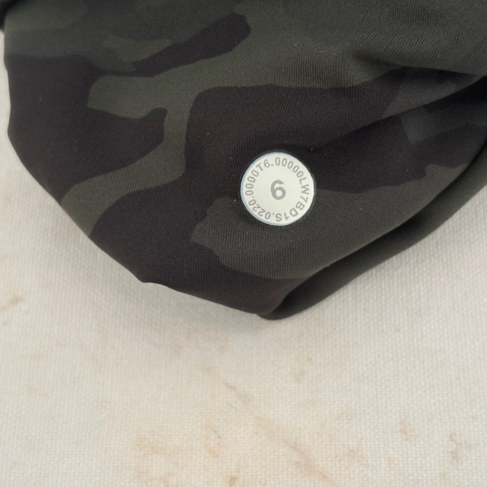 Lululemon Fast And Free Short 10" Non-Reflective, Incognito Camo Multi Gator - Picture 4 of 4